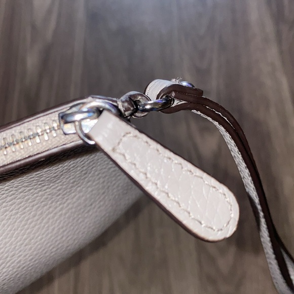 Michael Kors wristlet - Picture 12 of 14